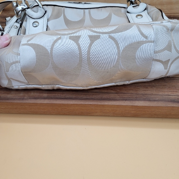 Coach Cream & Beige Bag, Detachable Strap, Double Zip Closure, VERY Substantial - Picture 2 of 12